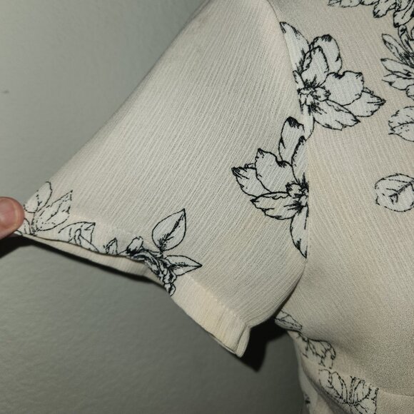 Lush Brand Floral Wrap Dress Sz XS Cream colored - Picture 12 of 12